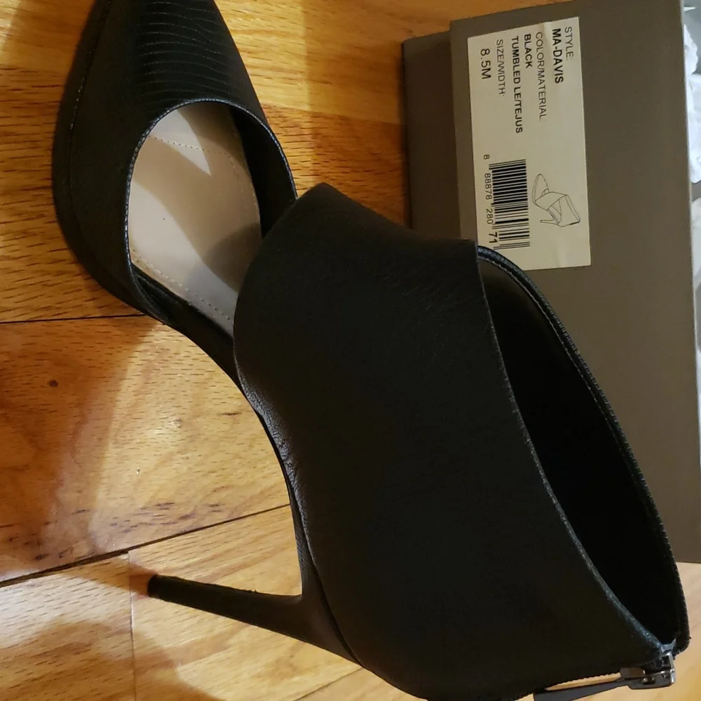 BCBG MAXAZRIA Platform Pump 8.5 Black - Picture 2 of 6